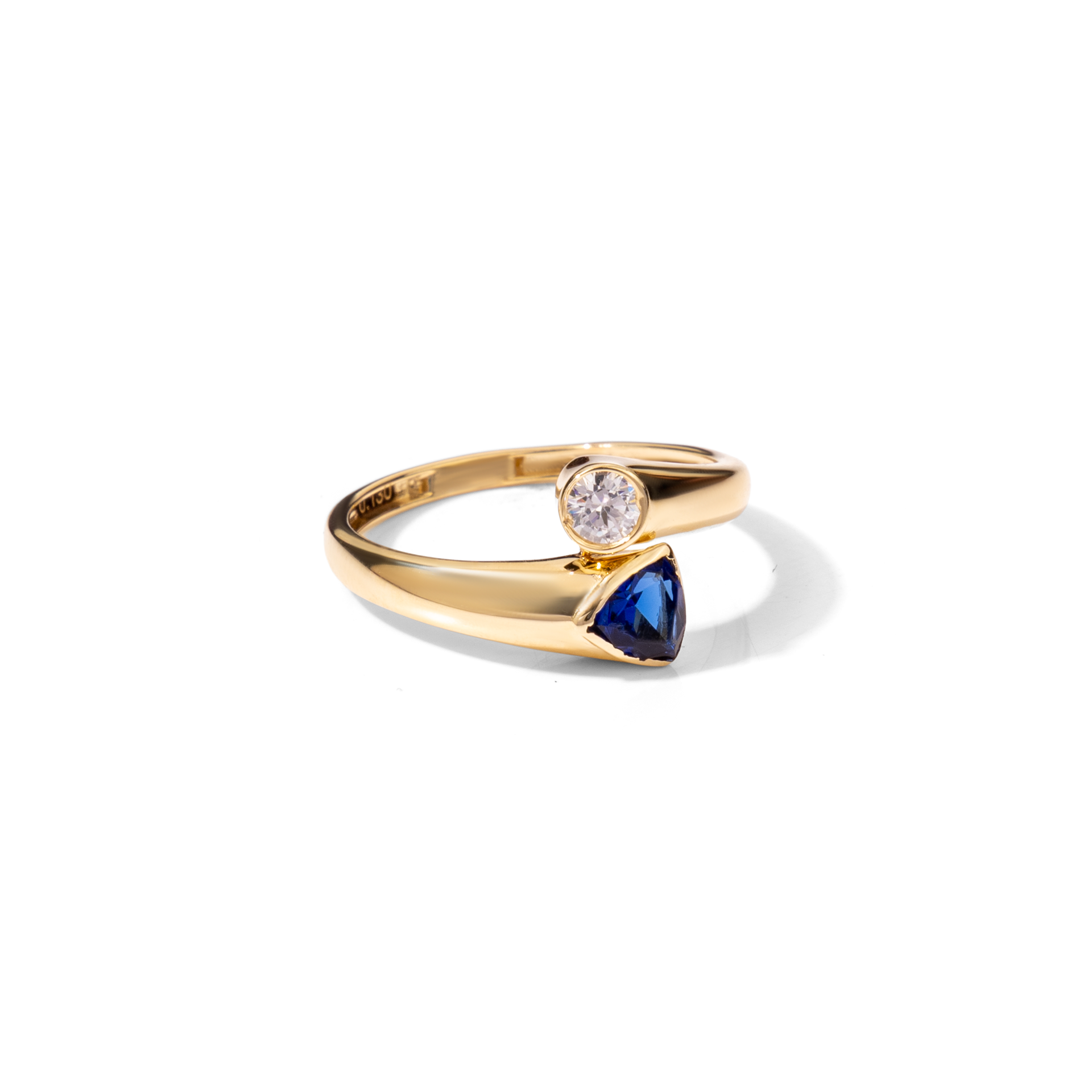 Asymmetric Duo Ring